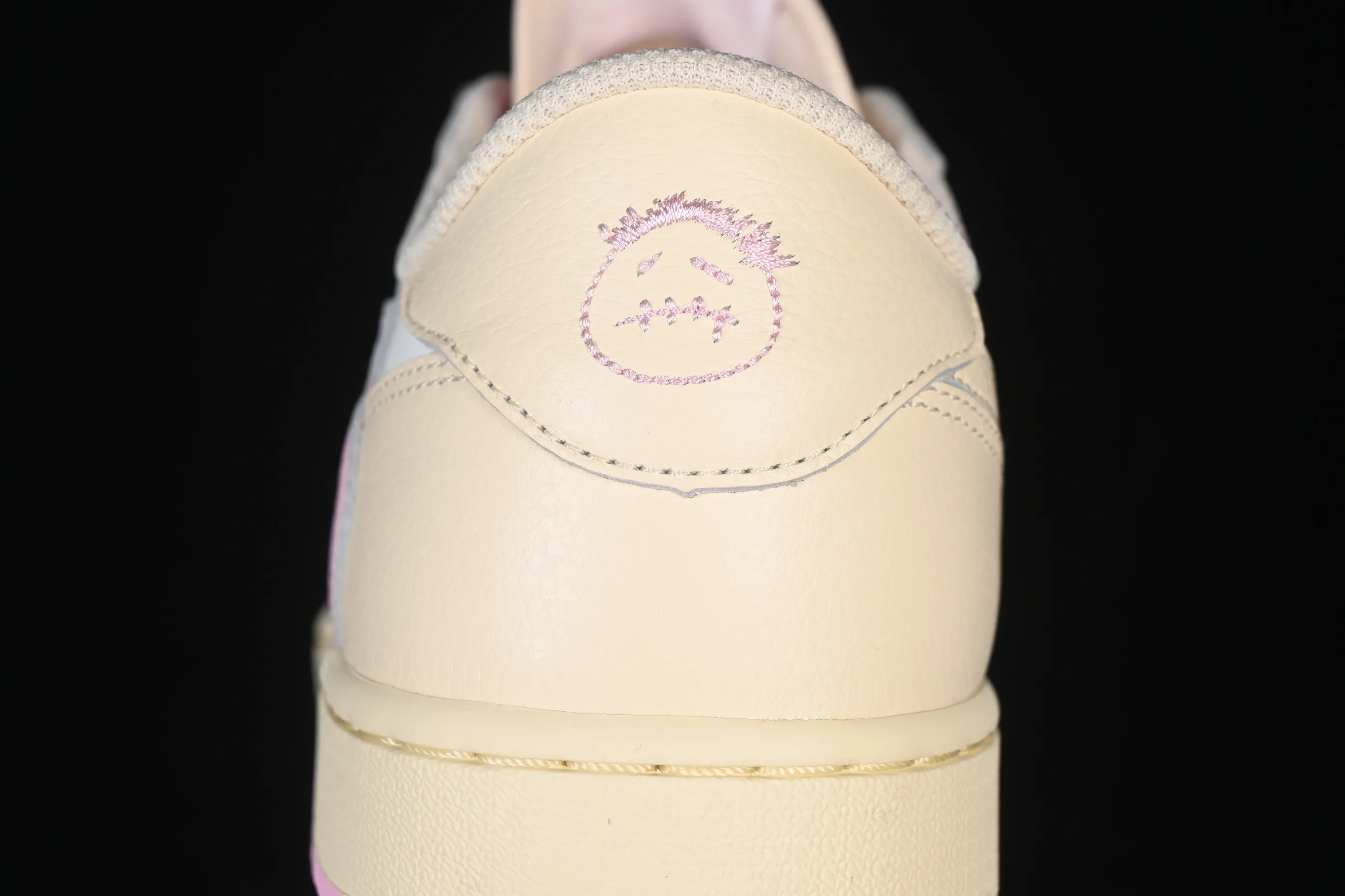 All categories Air Jordan Jordan series basketball shoes Air Jordan 1 Low pure original version Travis Scott x Air Jordan 1 Low OG AJ1 Joe 1 undercut low IQ7604-100